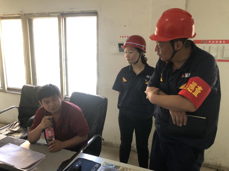 公司開(kāi)展安全隱患落實(shí)情況專(zhuān)項(xiàng)檢查3.jpg 公司開(kāi)展安全隱患落實(shí)情況專(zhuān)項(xiàng)檢查3.jpg